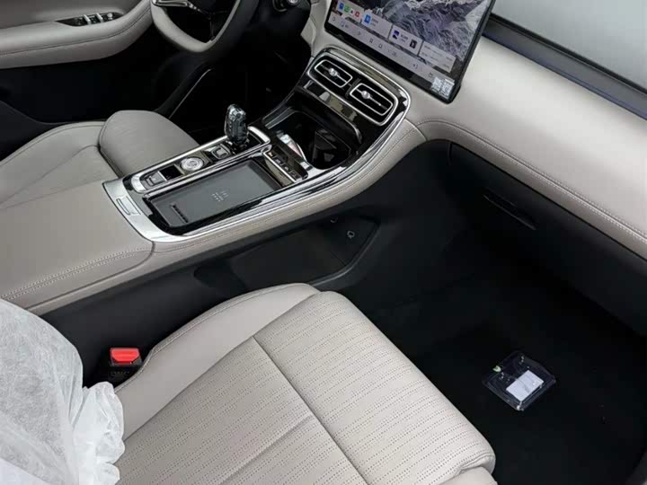 Фото 7 - Geely Atlas L