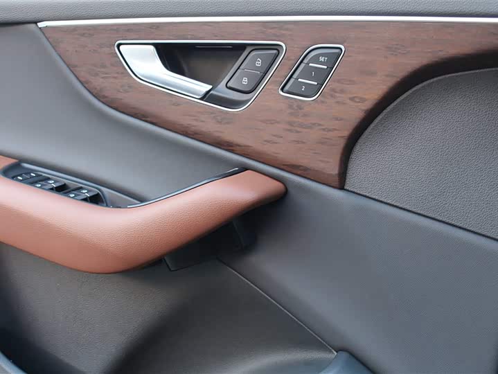 Фото 7 - Audi Q7