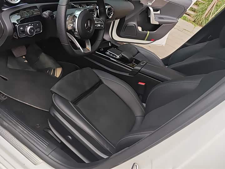 Фото 9 - Mercedes-Benz A-Class