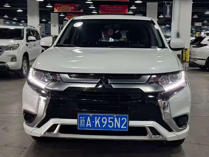 Фото 2 - Mitsubishi Outlander