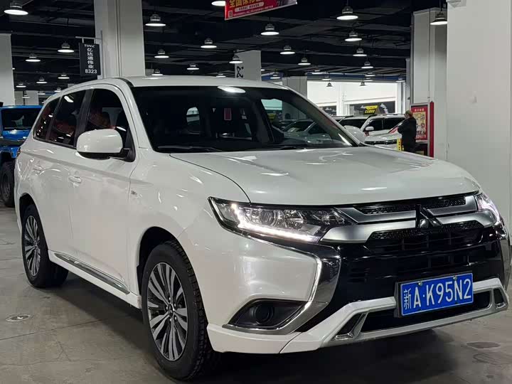 Фото 3 - Mitsubishi Outlander