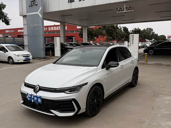 Фото 1 - Volkswagen Golf