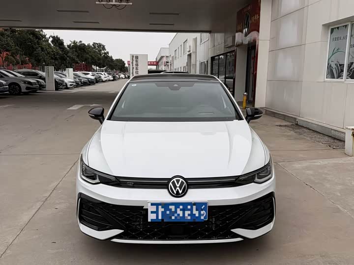 Фото 2 - Volkswagen Golf