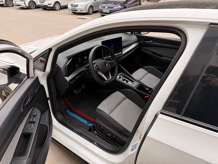 Фото 5 - Volkswagen Golf