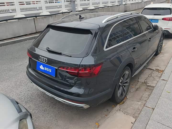 Фото 3 - Audi A4