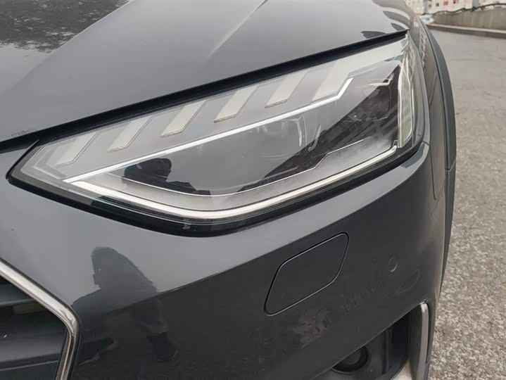 Фото 5 - Audi A4