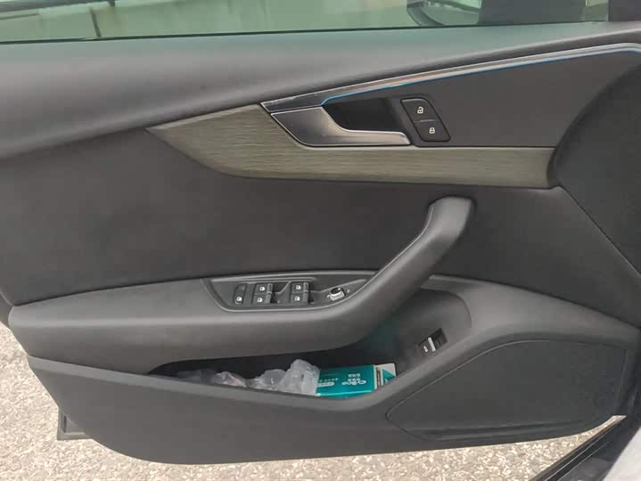 Фото 7 - Audi A4