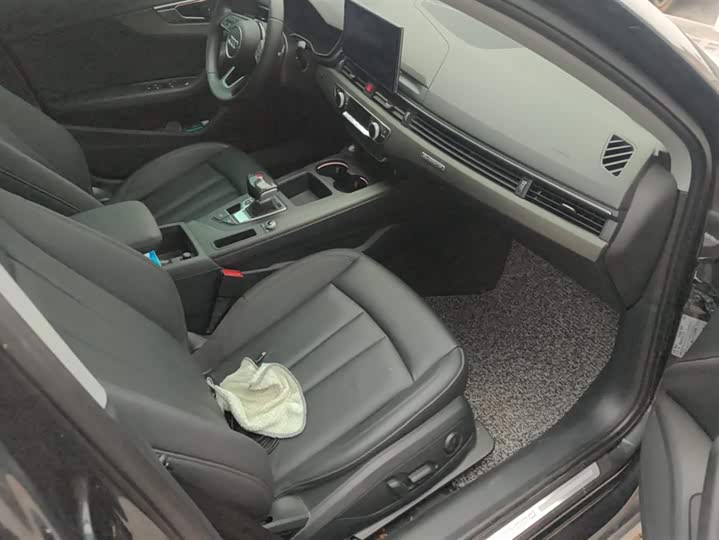 Фото 8 - Audi A4