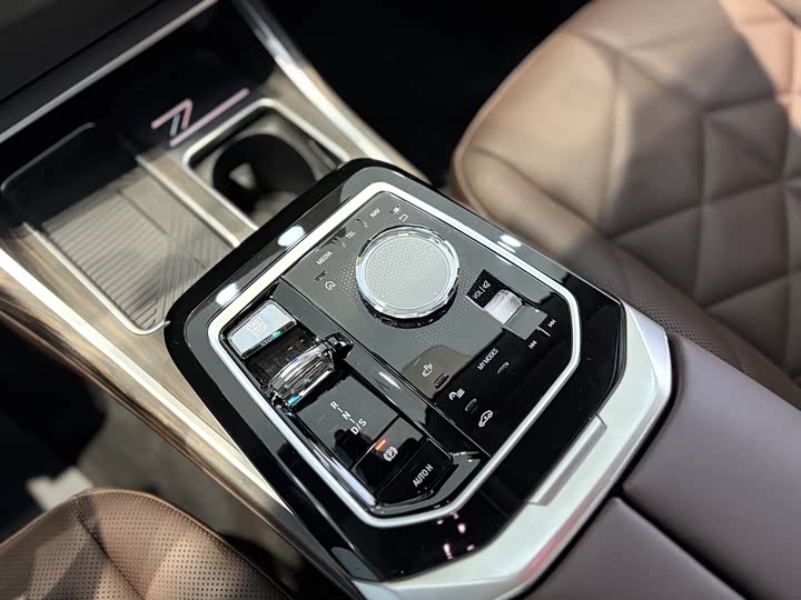 Фото 8 - BMW 7 Series