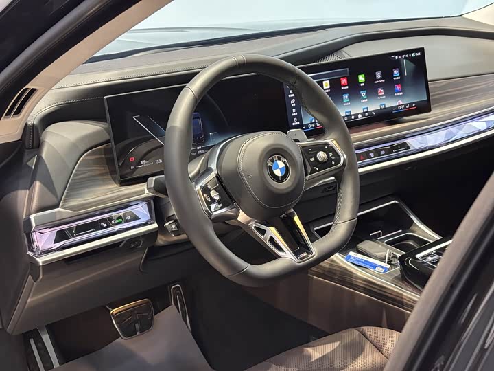 Фото 9 - BMW 7 Series