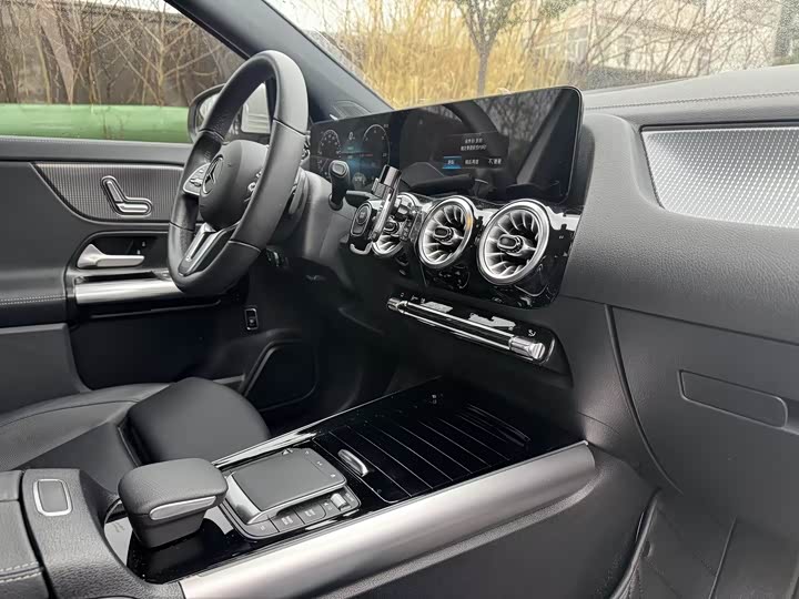 Фото 9 - Mercedes-Benz EQA