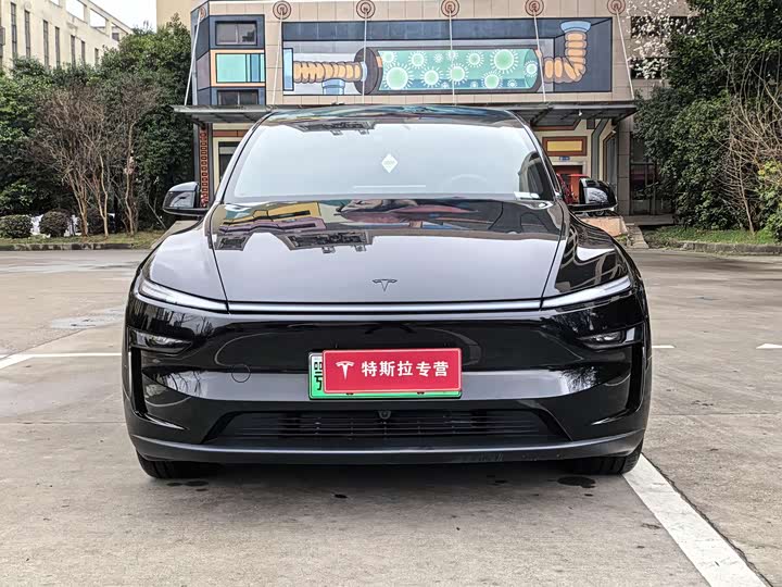 Photo 2 - Tesla Model Y