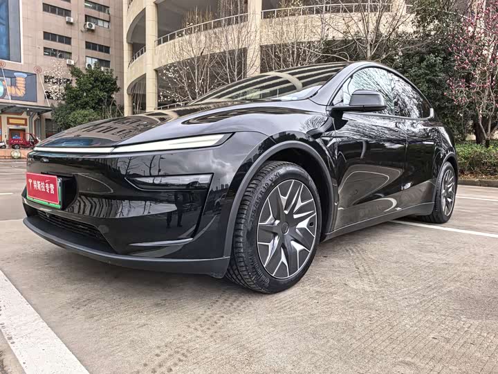 Photo 4 - Tesla Model Y