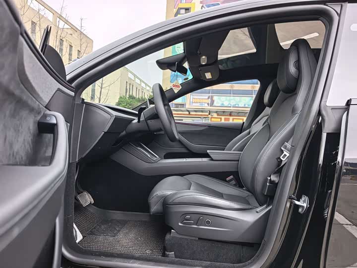 Photo 6 - Tesla Model Y