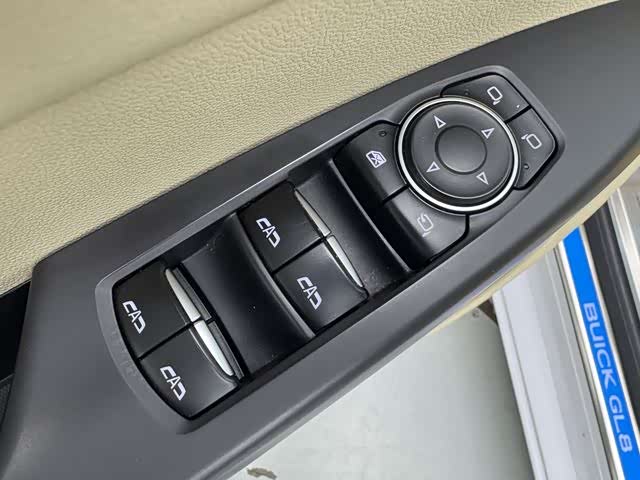 Фото 9 - Buick GL8 ES