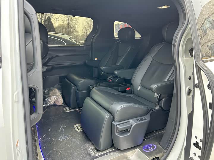 Фото 6 - Toyota Sienna