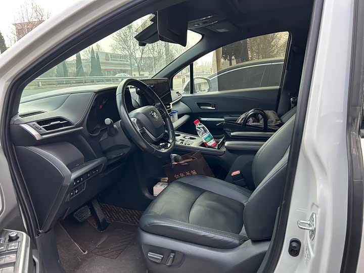 Фото 8 - Toyota Sienna