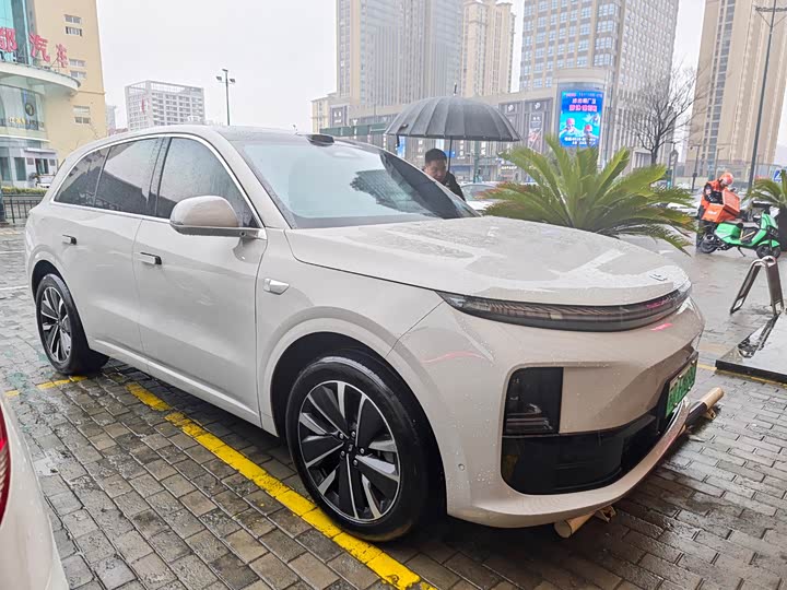 Photo 2 - LiXiang L6