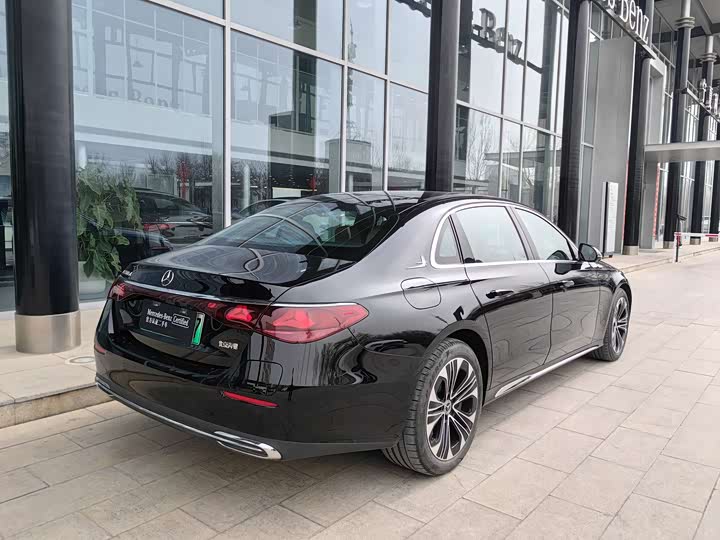 Photo 4 - Mercedes-Benz E-Class Hybrid