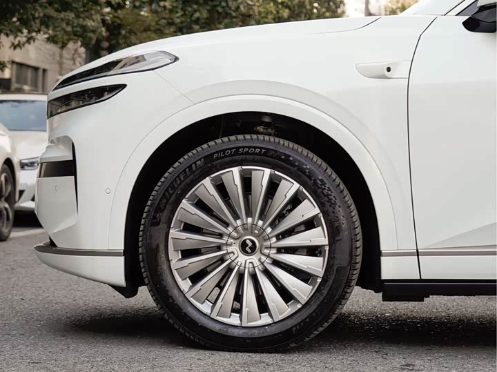 Фото 8 - Nio Onvo L90