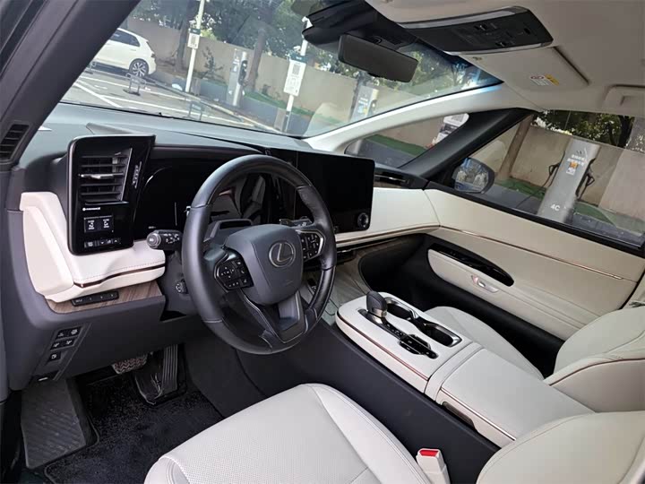 Фото 4 - Lexus LM