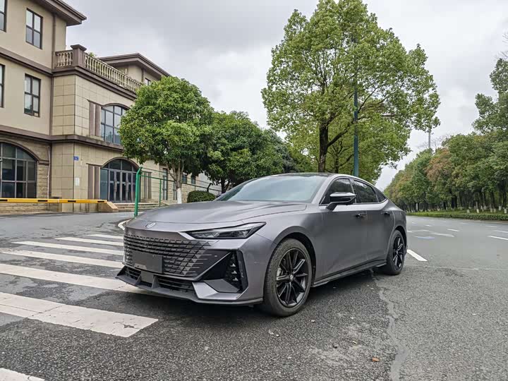 Фото 1 - Changan UNI-V