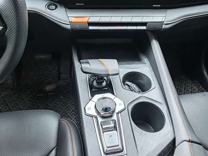 Фото 8 - Changan UNI-V