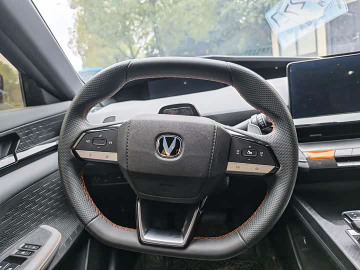 Фото 9 - Changan UNI-V