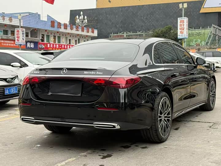 Photo 4 - Mercedes-Benz E-Class