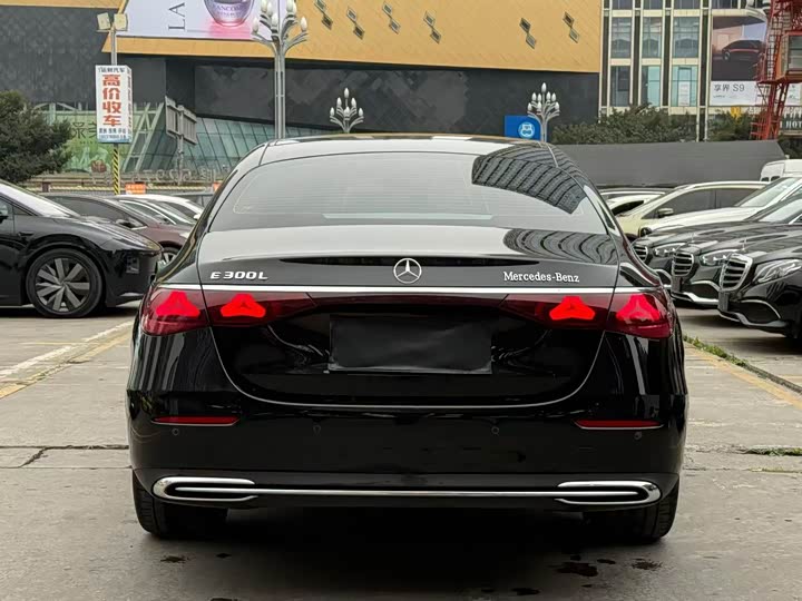 Photo 5 - Mercedes-Benz E-Class