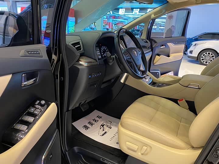 Photo 7 - Toyota Alphard