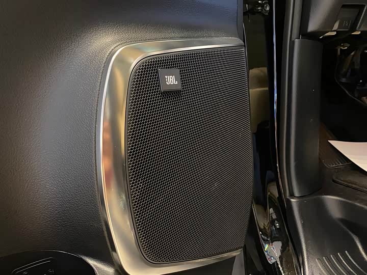 Photo 9 - Toyota Alphard