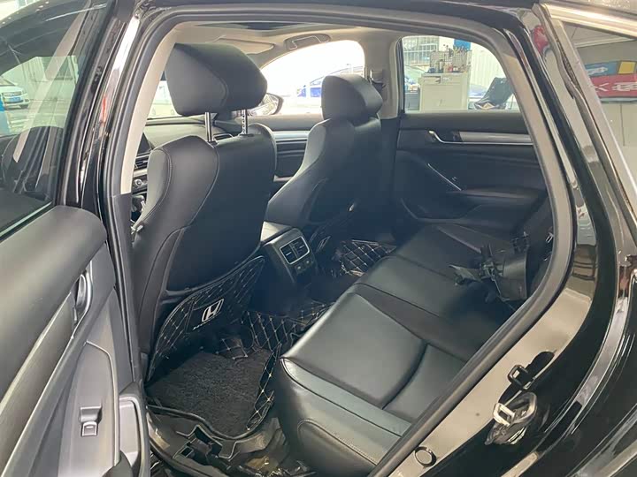 Фото 3 - Honda Accord