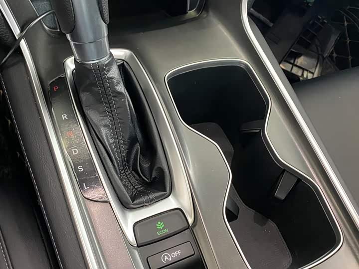 Фото 4 - Honda Accord