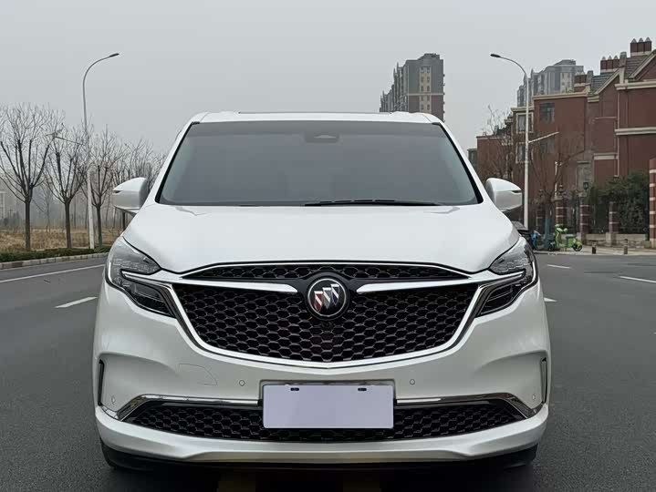 Photo 2 - Buick GL8 ES