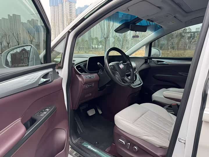 Photo 4 - Buick GL8 ES