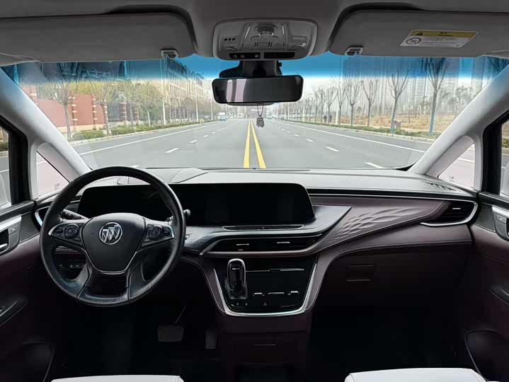 Photo 5 - Buick GL8 ES