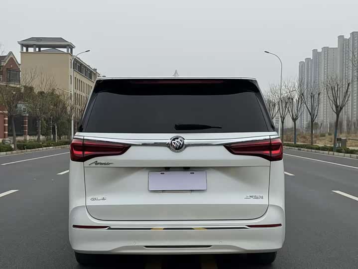 Photo 8 - Buick GL8 ES