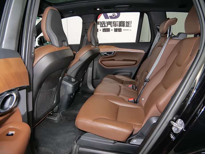 Фото 9 - Volvo XC90