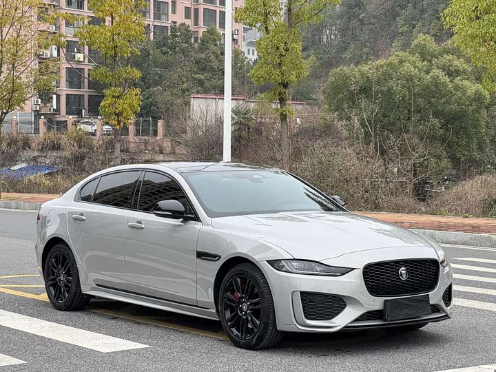 Фото 3 - Jaguar XE L