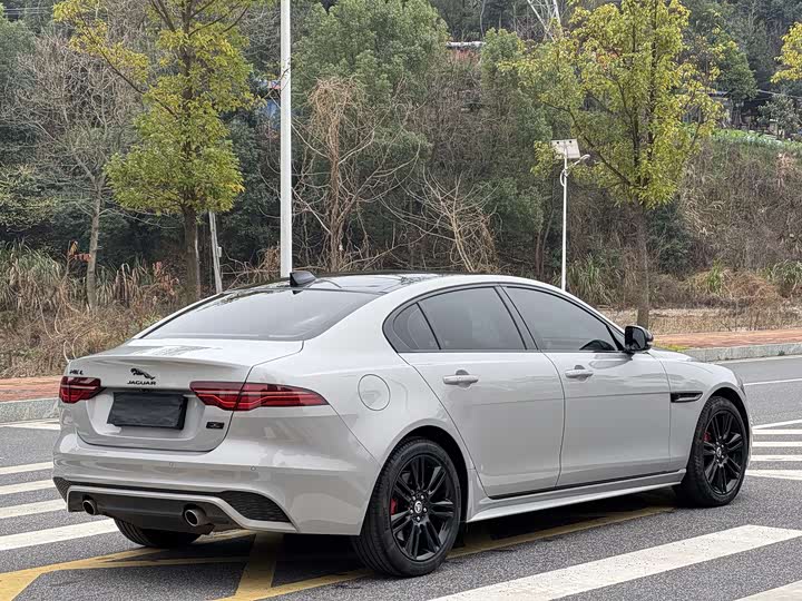 Фото 4 - Jaguar XE L