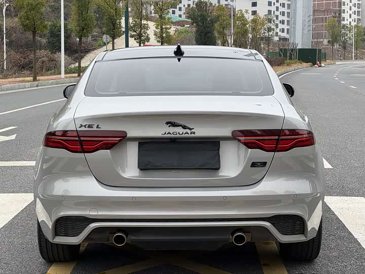 Фото 6 - Jaguar XE L