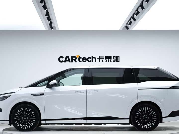 Фото 4 - XPeng X9