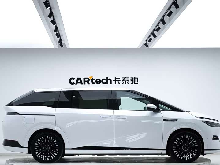 Фото 9 - XPeng X9