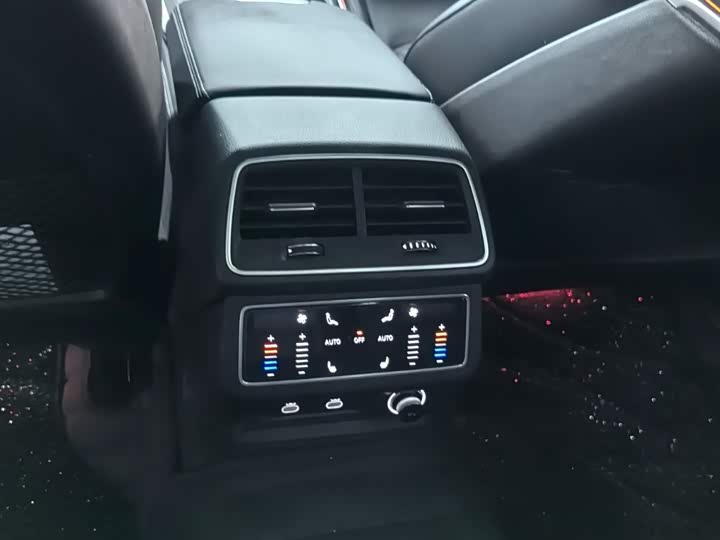 Фото 6 - Audi A6L