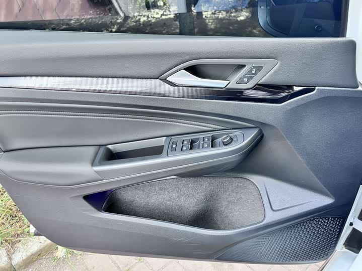 Фото 4 - Volkswagen Golf