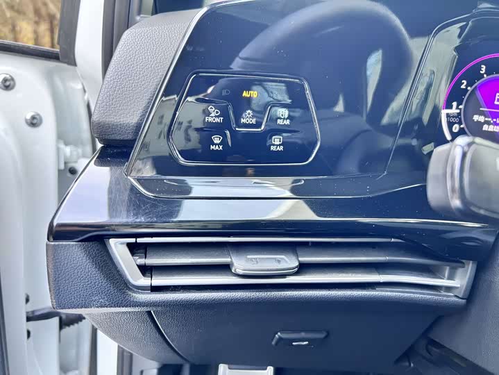 Фото 5 - Volkswagen Golf