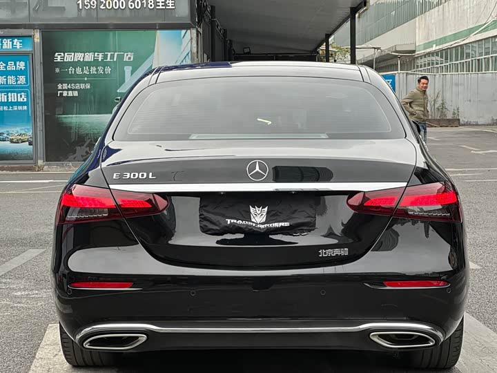 Фото 4 - Mercedes-Benz E-Class