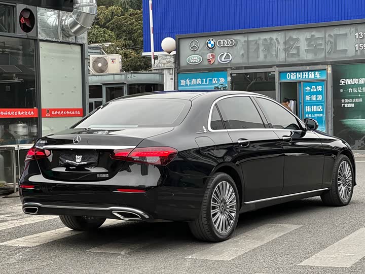 Фото 5 - Mercedes-Benz E-Class