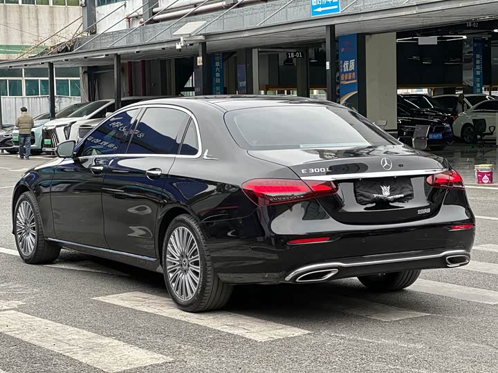 Фото 6 - Mercedes-Benz E-Class